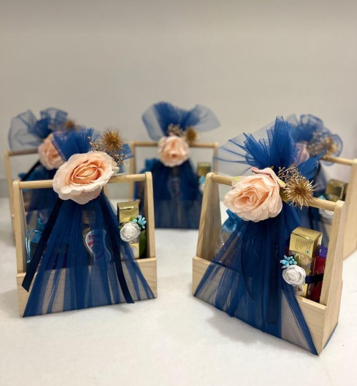 Wooden gift bags with navy blue tulle and peach roses